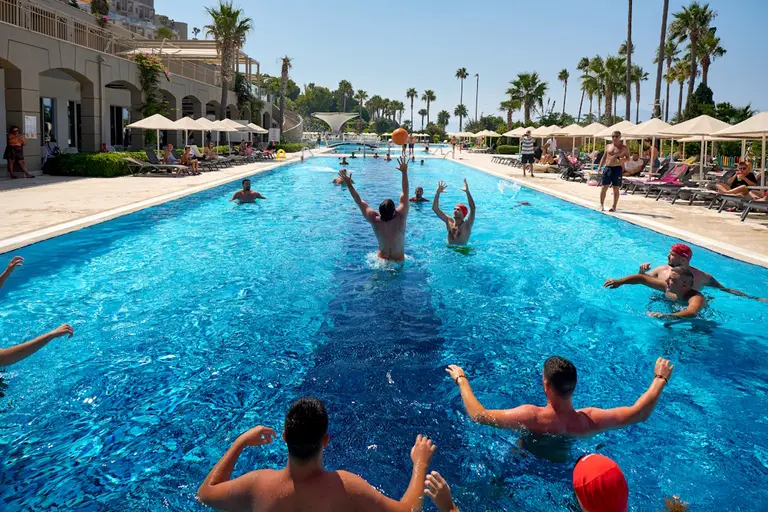 Kefaluka Resort havuzları